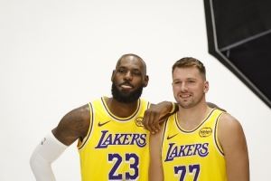 湖人新赛季面临几大问题：如何搭配首发？艾顿能否发挥应有水平？